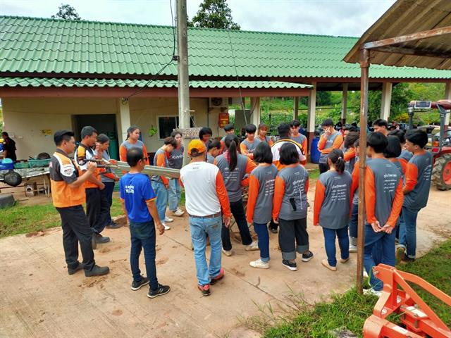 คณะเกษตรศาสตร์และทรัพยากรธรรมชาติ มหาวิทยาลัยพะเยา จัดฝึกอบรม " การขับแทรคเตอร์และการใช้บำรุงรักษาตรวจเช็ครถแทรคเตอร์ "
