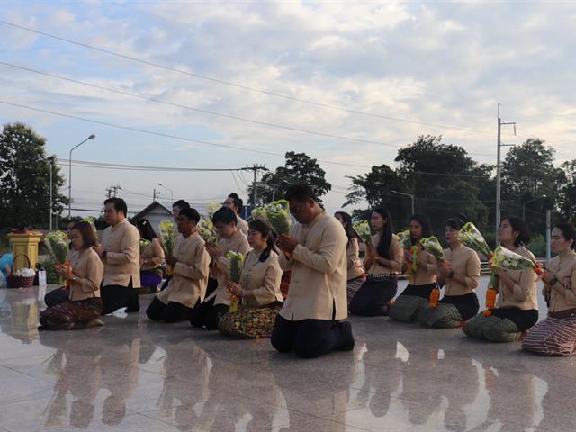 ผู้บริหาร อาจารย์ และบุคลากรคณะแพทยศาสตร์ มหาวิทยาลัยพะเยา ร่วมสักการะพระบรมรูปสมเด็จพระนเรศวรมหาราช 