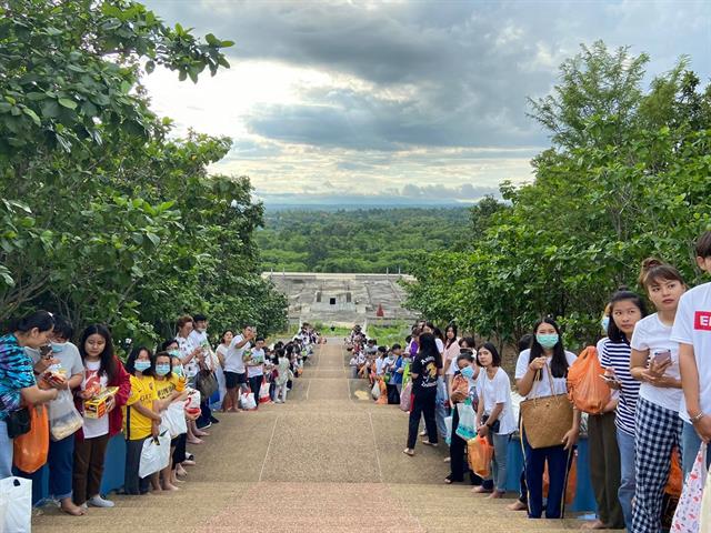 ประเพณีตักบาตรเทโวโรหณะ 
