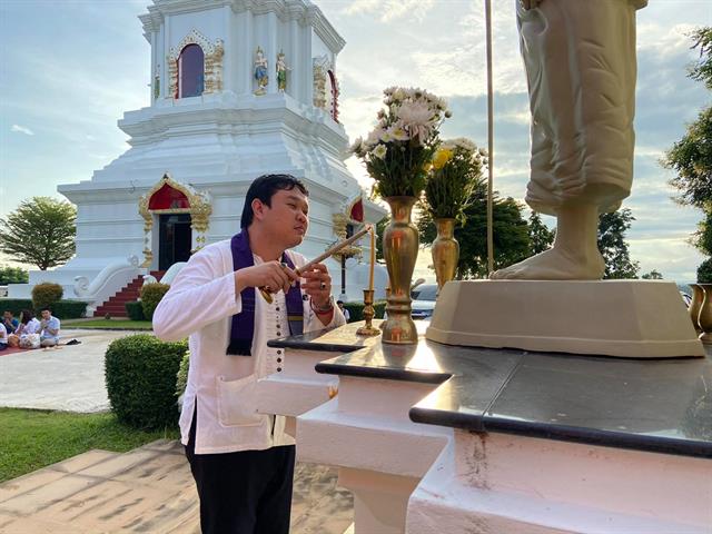 ประเพณีตักบาตรเทโวโรหณะ 