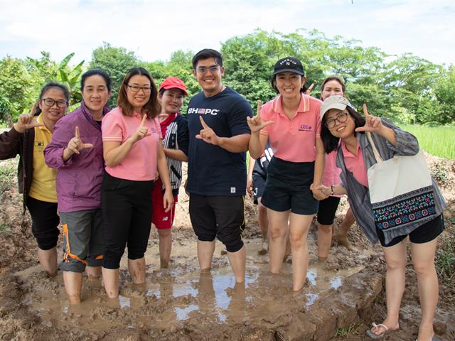 คณะศิลปศาสตร์ เข้าร่วมกิจกรรม “การสร้างบ้านดิน” ณ ศูนย์การเรียนรู้ บ้านดินคำปู้จู้
