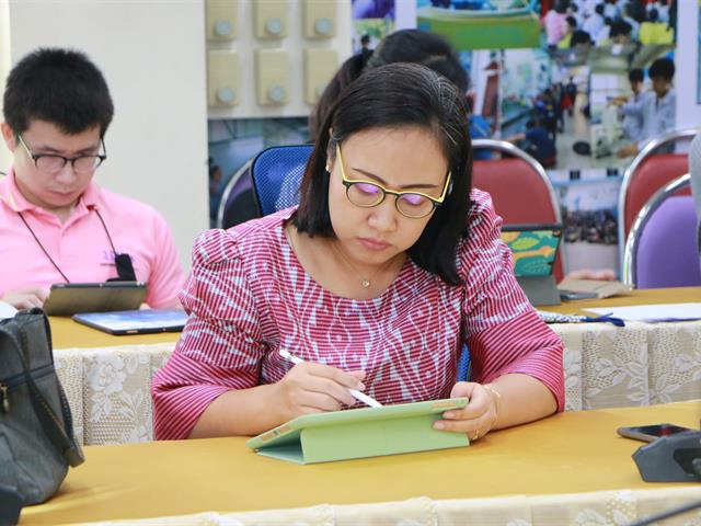คณะแพทยศาสตร์ มหาวิทยาลัยพะเยา ยินดีต้อนรับนางสาวอัญชลี เทียมคีรี ผู้อำนวยการกองบริหารงานวิจัย ที่ได้ให้คำแนะนำเกี่ยวกับการเขียนขอทุนวิจัยประจำปีงบประมาณ 2564