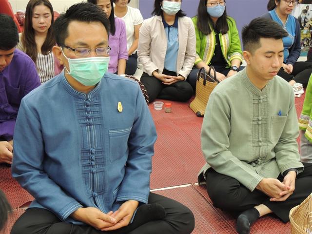 คณบดี ผู้บริหารและบุคลากรคณะเภสัชศาสตร์ ม.พะเยา ร่วมพิธีทำบุญตักบาตรข้าวสารอาหารแห้ง ประจำเดือน ตุลาคม 2563