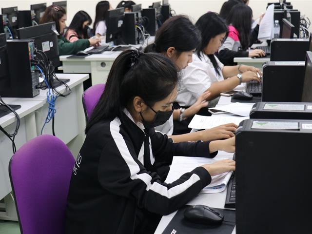 หลักสูตรวิทยาศาสตรบัณฑิต สาขาวิชาอนามัยสิ่งแวดล้อม คณะแพทยศาสตร์ ได้จัดโครงการเตรียมความพร้อมนิสิตสหกิจศึกษา ในหัวข้อทางวิชาการและทักษะด้านต่าง ๆ