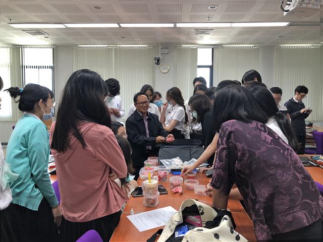 ผู้อำนวยการศูนย์ทันตสาธารณสุขระหว่างประเทศ และ อาจารย์จุมพล พรหมสาขา ณ สกลนคร ให้เกียรติสอนในรายวิชาการยศาสตร์แก่นิสิตทันตแพทย์ ชั้นปีที่ 3
