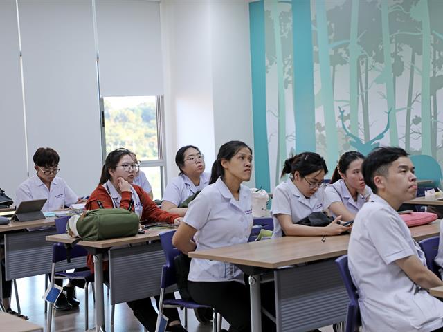 คณะทันตแพทยศาสตร์ มหาวิทยาลัยพะเยา เข้าประชาสัมพันธ์การรับสมัครทันตแพทย์ผู้ทำสัญญาชดใช้ทุน ประจำปีการศึกษา 2563 ณ สำนักวิชาทันตแพทยศาสตร์ มหาวิทยาลัยแม่ฟ้าหลวง