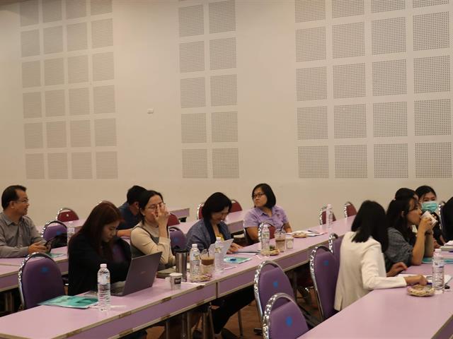 คณะแพทยศาสตร์ มหาวิทยาลัยพะเยา ฝ่ายพัฒนาองค์กรและคุณภาพนิสิต จัดการอบรมโครงการพัฒนาอาจารย์ให้มีความรู้ความเข้าใจทางด้านการประกันคุณภาพการศึกษา และการพัฒนาหลักสูตร