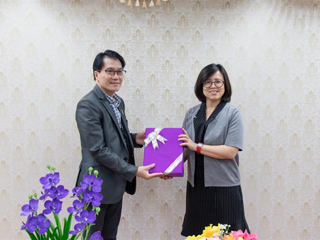 คณะศิลปศาสตร์จัดโครงการอบรมครูต้นแบบนวัตกรรมบูรณาการภาษาศาสตร์กับการสอนภาษาอังกฤษ