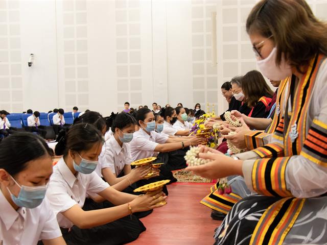 คณะศิลปศาสตร์จัดพิธีไหว้ครู “กราบคุรุปูจา ครูบาอาจารย์เจ้า” ประจำปีการศึกษา ๒๕๖๓