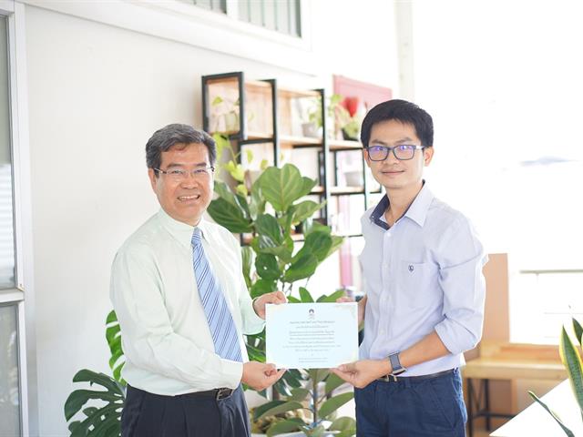 คณะสหเวชศาสตร์ มอบรางวัลให้กับสองนักวิจัยดีเด่นด้านการวิจัยระดับนานาชาติ ประจำปี 2563