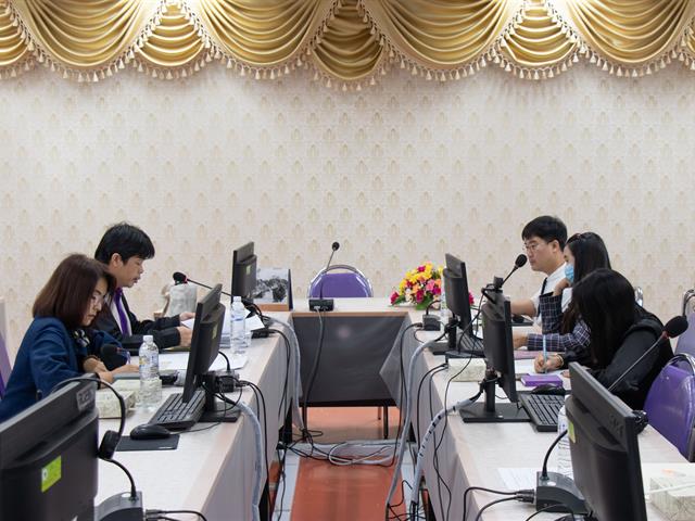 คณะศิลปศาสตร์ รับฟังข้อมูลและแลกเปลี่ยนเรียนรู้ในโครงการงานพัสดุสัญจร 2564