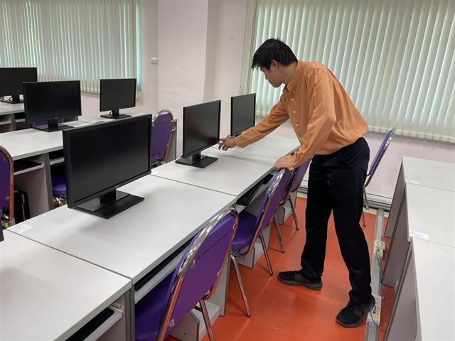 บุคลากรคณะศิลปศาสตร์ตรวจตราความเรียบร้อยโดยรอบคณะ ก่อนหยุดยาวส่งท้ายปีเก่าขึ้นปีใหม่ 2564