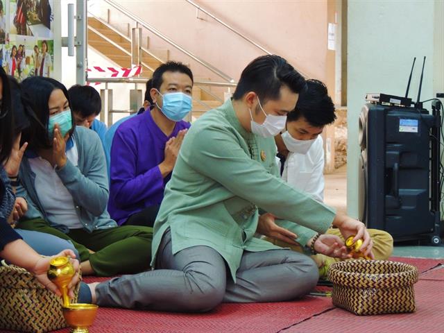 ทำบุญตักบาตรข้าวสารอาหารแห้ง และปฏิบัติธรรม เพื่อน้อมถวายเป็นพระราชกุศลแก่ สมเด็จพระกนิษฐาธิราชเจ้า กรมสมเด็จพระเทพรัตนราชสุดา ฯ สยามบรมราชกุมารี 