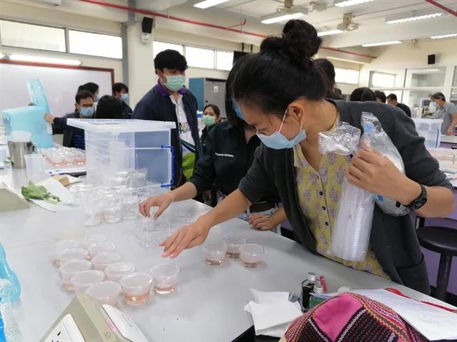 คณะเกษตรศาสตร์ฯ จัดโครงการบริการวิชาการหัวข้อเรื่อง “การเพาะเลี้ยงเนื้อเยื่อไม้ดอกไม้ประดั