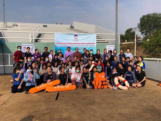 คณะแพทยศาสตร์  คณะสาธารณสุขศาสตร์  โรงเรียนสาธิตมหาวิทยาลัยพะเยา และหน่วยงานราชการภายนอก จัดโครงการสร้างเสริมสุขภาวะนักเรียนและนิสิตมหาวิทยาลัยพะเยา กิจกรรมการพัฒนาศักยภาพการป้องกันบาดเจ็บทางน้ำและการช่วยฟื้นคืนชีพเบื้องต้น ณ สระว่ายน้ำมหาวิทยาลัยพะเยา  ในการนี้ ศาตราจารย์ นายแพทย์สุกิจ พันธ์ุพิมานมาศ รักษาการแทนคณบดีคณะแพทยศาสตร์ ให้เกียรติเป็นประธานในพิธีเปิด และผู้ช่วยศาสตราจารย์ ดร.สมคิด จูหว้า รักษาการแทนคณบดีคณะสาธารณสุขศาสตร์ ให้เกียรติกล่าวต้อนรับ คณะวิทยากรจากหน่วยงานภายนอก พร้อมทั้งผู้ร่วมในโครงการดังกล่าว