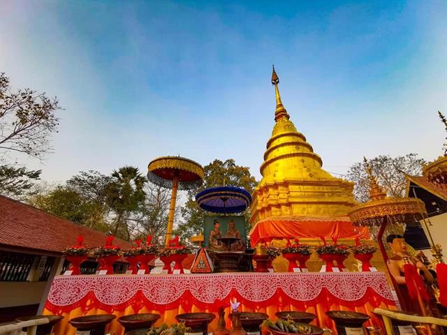 แห่ผ้าห่มพระธาตุจอมทอง