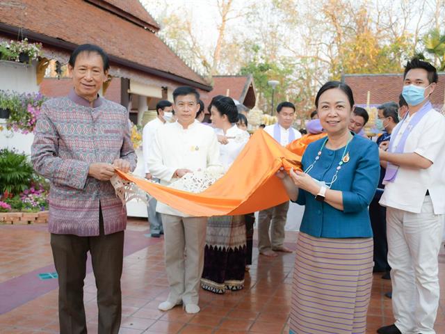 แห่ผ้าห่มพระธาตุจอมทอง