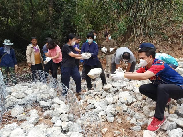 คณะสาธารณสุขศาสตร์ ร่วม สร้างฝายหินเรียงบริเวณลำห้วยในพื้นที่ป่าต้นน้ำอ่างเก็บน้ำแห่งที่ 2