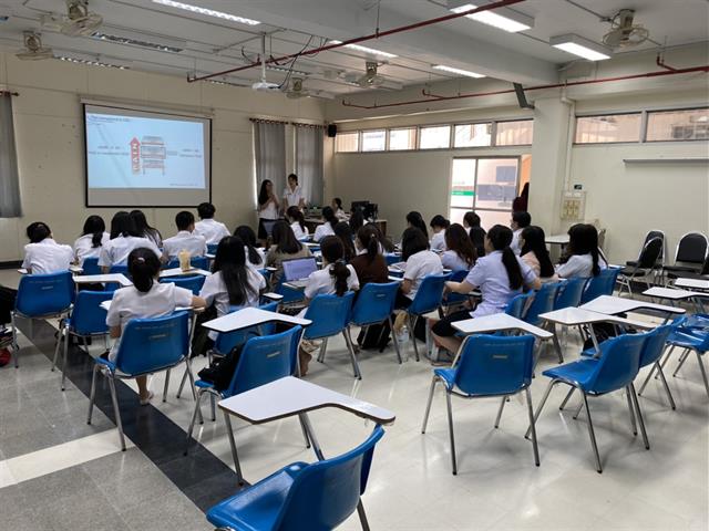คณะเภสัชศาสตร์ มหาวิทยาลัยพะเยา นิทรรศการและการนำเสนอผลงานโครงงานวิจัยทางเภสัชศาสตร์ กระบวนการวิจัยเพื่อตอบโจทย์ปัญหา กรอบงานวิจัยตามแบบสากล
