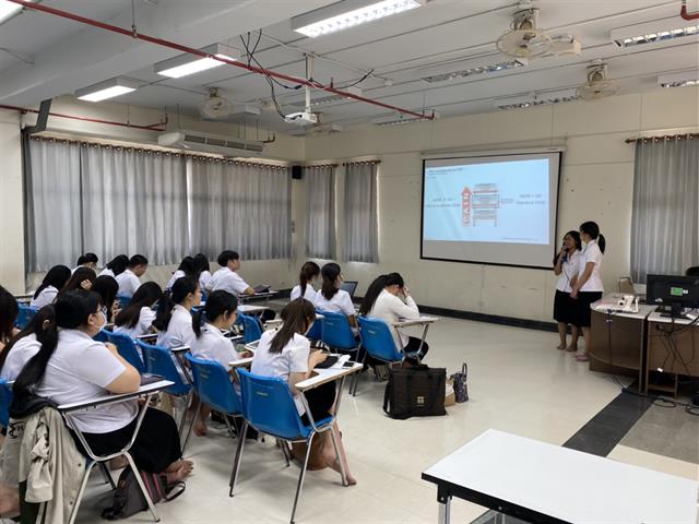 คณะเภสัชศาสตร์ มหาวิทยาลัยพะเยา นิทรรศการและการนำเสนอผลงานโครงงานวิจัยทางเภสัชศาสตร์ กระบวนการวิจัยเพื่อตอบโจทย์ปัญหา กรอบงานวิจัยตามแบบสากล