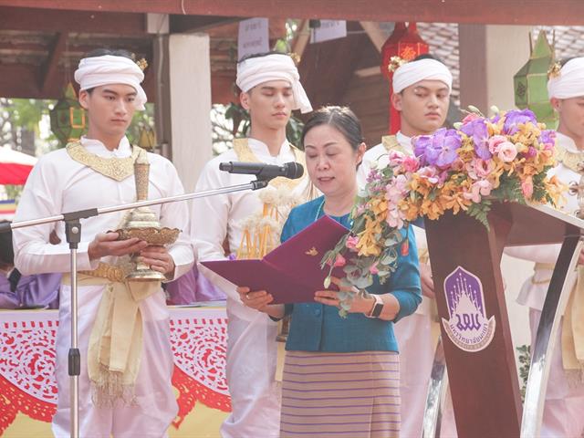 แห่ผ้าห่มพระธาตุจอมทอง