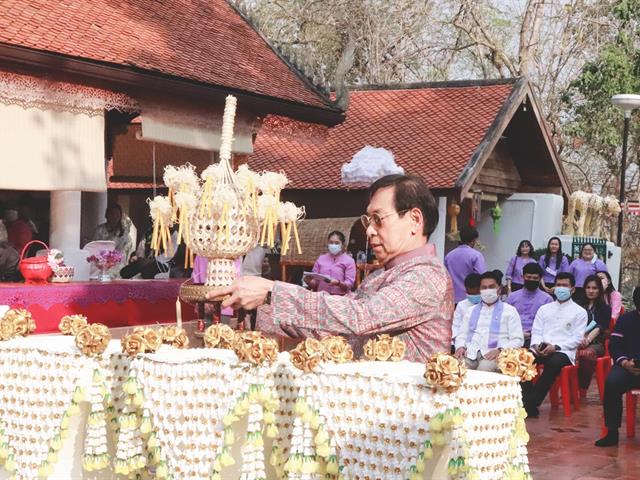 แห่ผ้าห่มพระธาตุจอมทอง