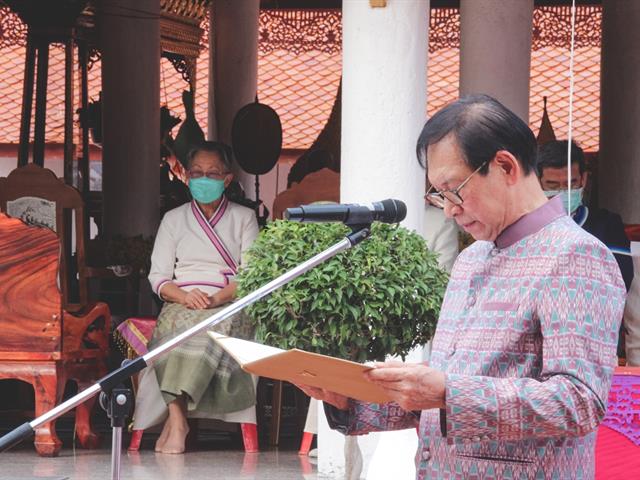 แห่ผ้าห่มพระธาตุจอมทอง