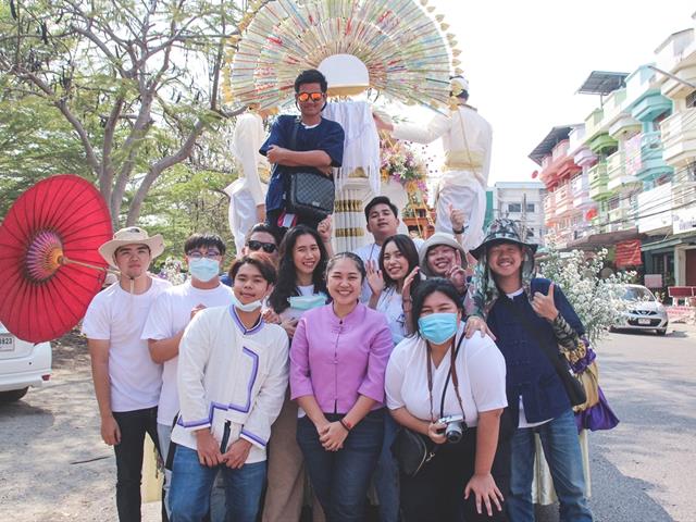 แห่ผ้าห่มพระธาตุจอมทอง
