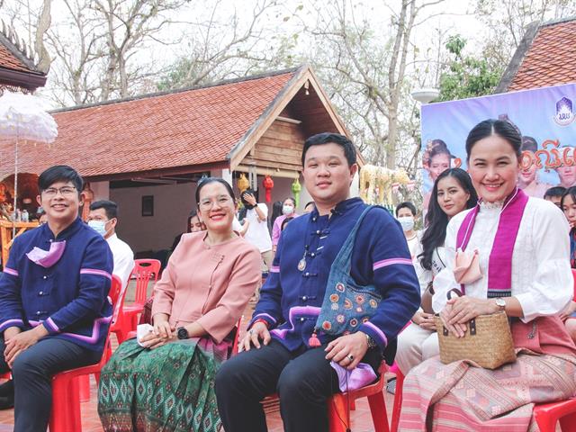 แห่ผ้าห่มพระธาตุจอมทอง