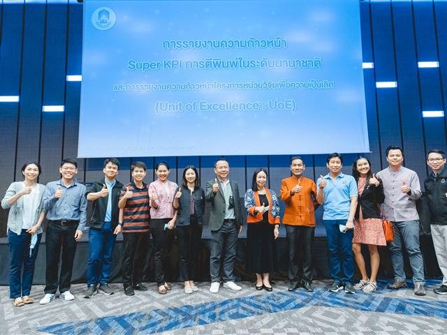 ศาสตราจารย์ ดร.ณรงฤทธิ์ สมบัติสมภพ หัวหน้าศูนย์ดัชนีการอ้างอิงวารสารไทย (TCI) มหาวิทยาลัยเทคโนลยีพระจอมเกล้าธนบุรี บรรยาย Techniques, Tips and Ethics for Research Publications เพื่อมาร่วมแชร์ประสบการและแนะนำเทคนิคด้านการตีพิมพ์ในระดับนานาชาติให้กับนักวิจัยที่เข้าร่วมโครงการ ทั้งนี้ได้รับเกียรติจากอธิการบดีในการเป็นประธานเปิดงาน รวมไปถึงให้นโยบายและวางเป้าหมายของมหาวิทยาลัยสู่ระดับสากล