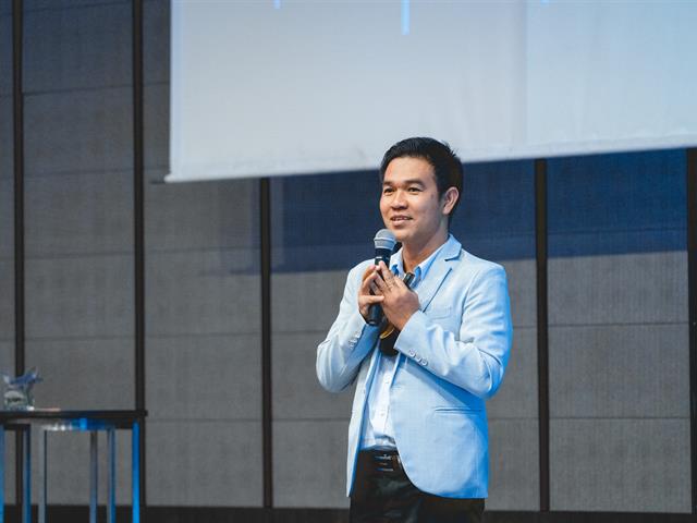 ศาสตราจารย์ ดร.ณรงฤทธิ์ สมบัติสมภพ หัวหน้าศูนย์ดัชนีการอ้างอิงวารสารไทย (TCI) มหาวิทยาลัยเทคโนลยีพระจอมเกล้าธนบุรี บรรยาย Techniques, Tips and Ethics for Research Publications เพื่อมาร่วมแชร์ประสบการและแนะนำเทคนิคด้านการตีพิมพ์ในระดับนานาชาติให้กับนักวิจัยที่เข้าร่วมโครงการ ทั้งนี้ได้รับเกียรติจากอธิการบดีในการเป็นประธานเปิดงาน รวมไปถึงให้นโยบายและวางเป้าหมายของมหาวิทยาลัยสู่ระดับสากล
