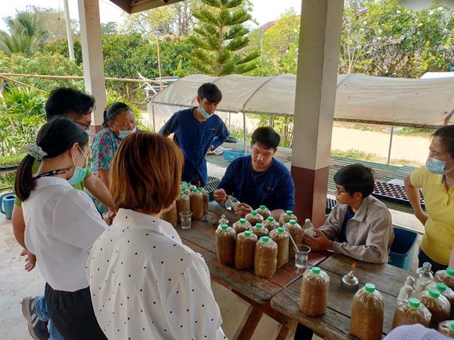 คณะเกษตรศาสตร์ฯ จัดโครงการบริการวิชาการ "การเพาะเห็ดเศรษฐกิจ"
