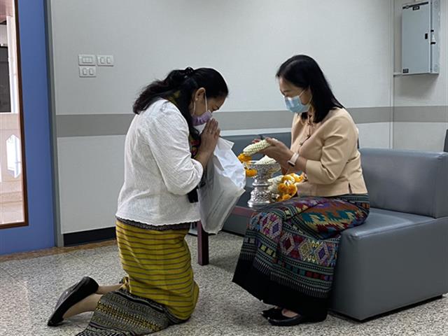 รดน้ำดำหัวปี๋ใหม่เมือง