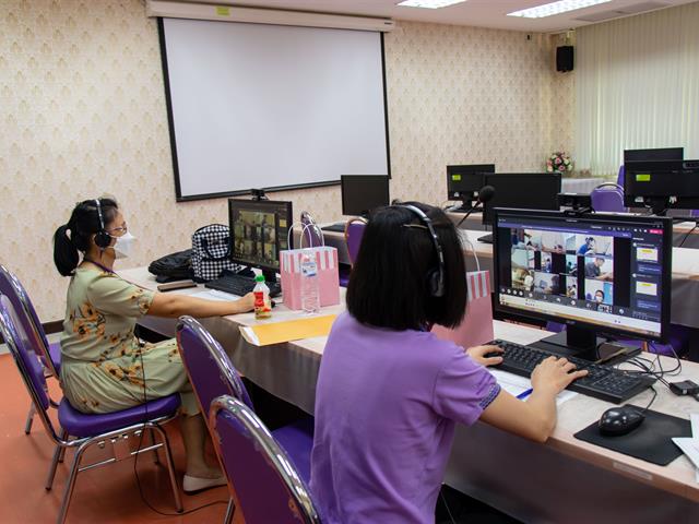 ศูนย์ภาษาคณะศิลปศาสตร์ จัดสอบเพื่อพัฒนาผลการเรียนรายวิชาภาษาอังกฤษ  หมวดวิชาศึกษาทั่วไป ตามโครงการสร้างบัณฑิตพันธุ์ใหม่ แบบออนไลน์