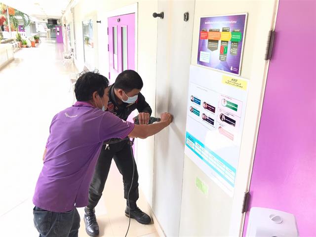 คณะนิติศาสตร์ได้ติดตั้งถังดับเพลิงเพิ่มเติม เพื่อเตรียมพร้อมภาวะฉุกเฉินและการป้องกันอัคคีภัย 