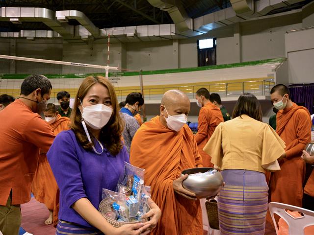 กิจกรรมตักบาตรน้องใหม่ 11 ปี มหาวิทยาลัยพะเยา
