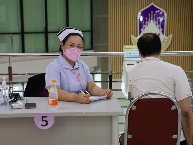 ฉีดวัคซีน AstraZeneca (AZ)