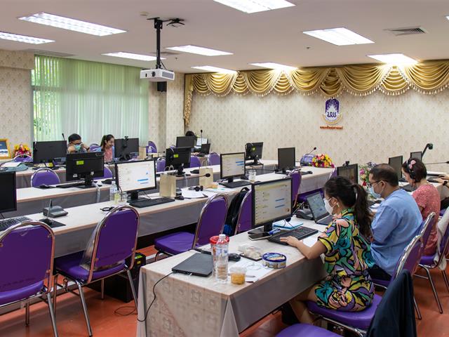 ศูนย์ภาษาคณะศิลปศาสตร์ จัดทดสอบวัดความรู้ภาษาอังกฤษ ระดับปริญญาตรี  สำหรับนิสิตรหัส 64 เพื่อเปิดใช้งานโปรแกรมสำเร็จรูป แบบออนไลน์