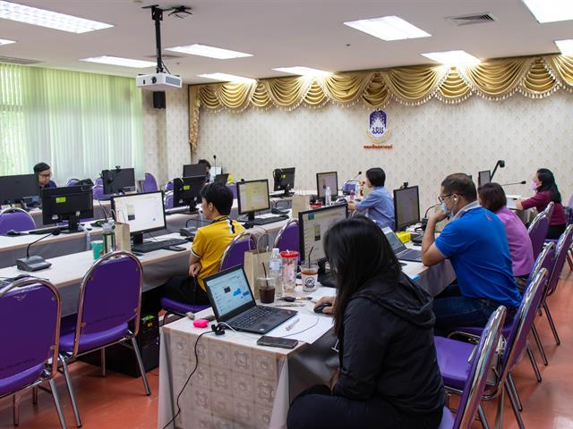 ศูนย์ภาษาคณะศิลปศาสตร์ จัดทดสอบวัดความรู้ภาษาอังกฤษ ระดับปริญญาตรี  สำหรับนิสิตรหัส 64 เพื่อเปิดใช้งานโปรแกรมสำเร็จรูป แบบออนไลน์