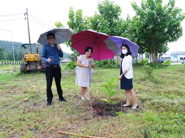 คณะนิติศาสตร์เข้าร่วม โครงการนิสิตจิตอาสา กิจกรรมปลูกต้นไม้เฉลิมพระเกียรติ สมเด็จพระนางเจ้าสิริกิติ์ พระบรมราชินีนาถ พระบรมราชชนนีพันปีหลวง  เนื่องในโอกาสวันเฉลิมพระชนมพรรษา 12 สิงหาคม 2564