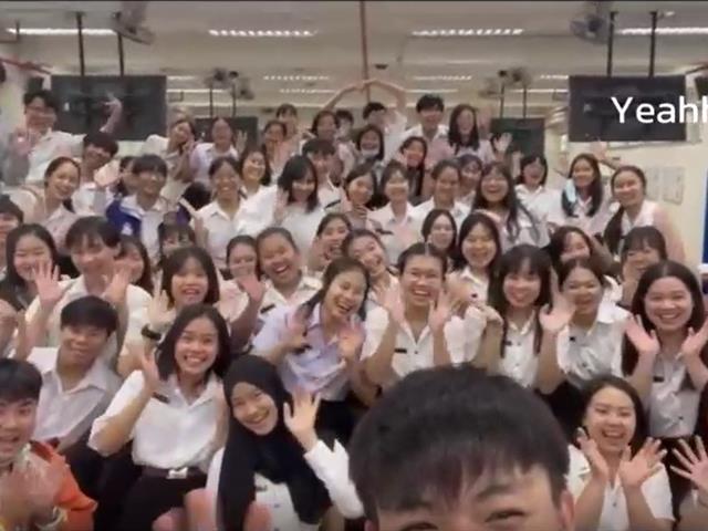 PT-XI Cheer-Up 1