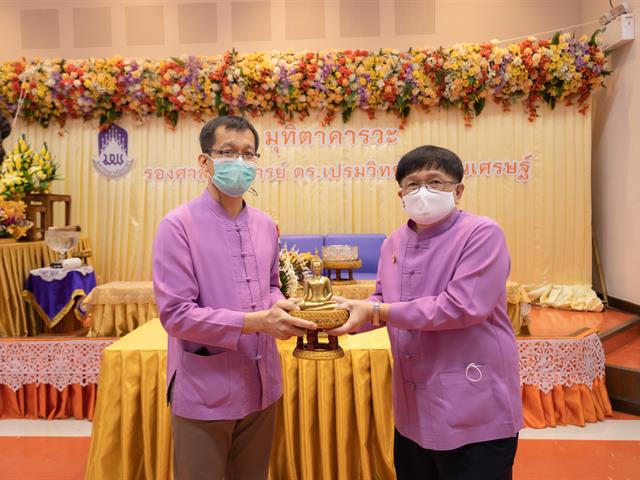 คณะศิลปศาสตร์ ดำจัดพิธีมุทิตาคารวะ แด่ รองศาสตราจารย์ ดร.เปรมวิทย์ วิวัฒนเศรษฐ์ ประธานหลักสูตรศิลปศาสตรมหาบัณฑิต สาขาวิชาภาษาไทย