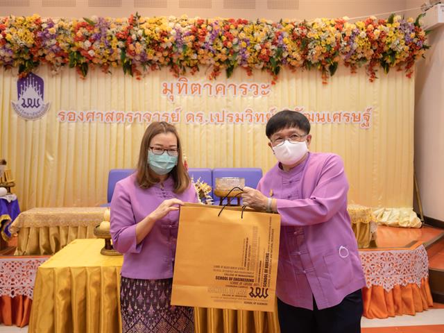 คณะศิลปศาสตร์ ดำจัดพิธีมุทิตาคารวะ แด่ รองศาสตราจารย์ ดร.เปรมวิทย์ วิวัฒนเศรษฐ์ ประธานหลักสูตรศิลปศาสตรมหาบัณฑิต สาขาวิชาภาษาไทย