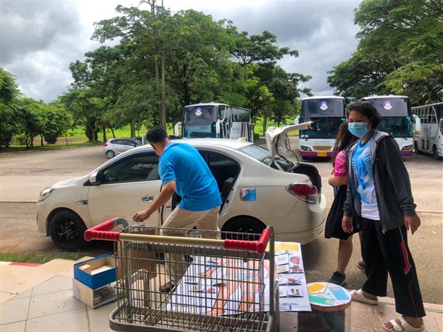 วิทยาลัยการศึกษา บริจาคสื่อการเรียนการสอนให้กับโรงเรียนผาแดงวิทยา  และ โรงเรียนเทศบาล 2 (แม่ต๋ำดรุณเวทย์)