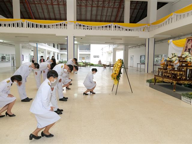 พิธีวางพวงมาลา