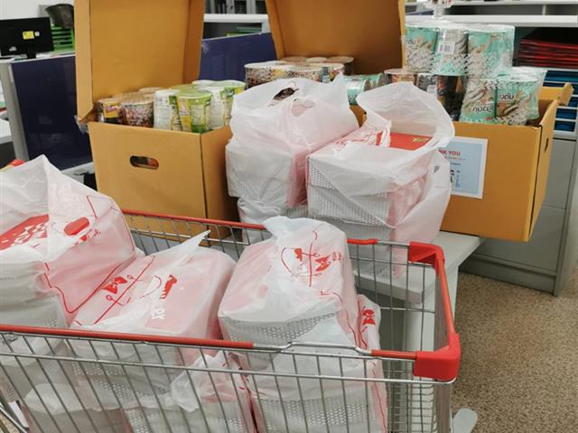 มอบของส่งกำลังใจ