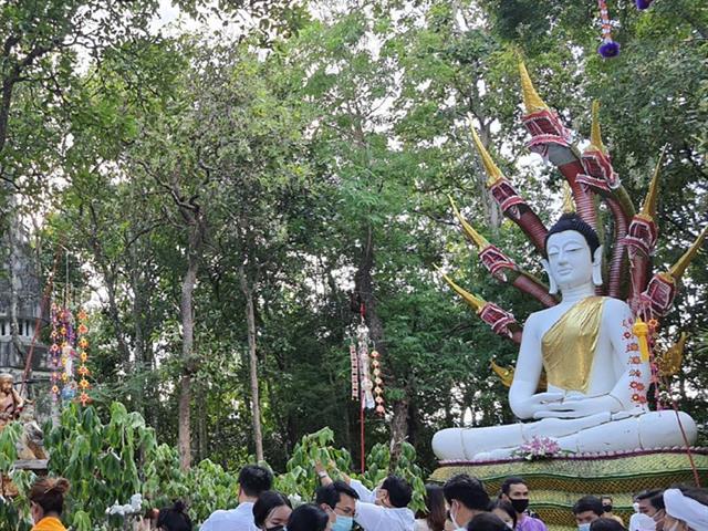 เมื่อวันที่ 6 - 7 พฤศจิกายน  ผศ.อุดม งามเมืองสกุล คณบดีคณะนิติศาสตร์ พร้อมด้วยผู้บริหาร  คณาจารย์ บุคลากร​ นิสิตและศิษย์เก่า​ร่วมงานปั่นฝ่ายสายบุญจุลกฐินสามัคคี ณ วัดอนาลโยทิพยาราม (ดอยบุษราคัม) อ.เมือง จ.พะเยา เพื่อสืบสานงานประเพณีอันดีงาม เพื่อน้อมนำถวายผ้ากฐินแด่พระภิกษุผู้อยู่จำพรรษา