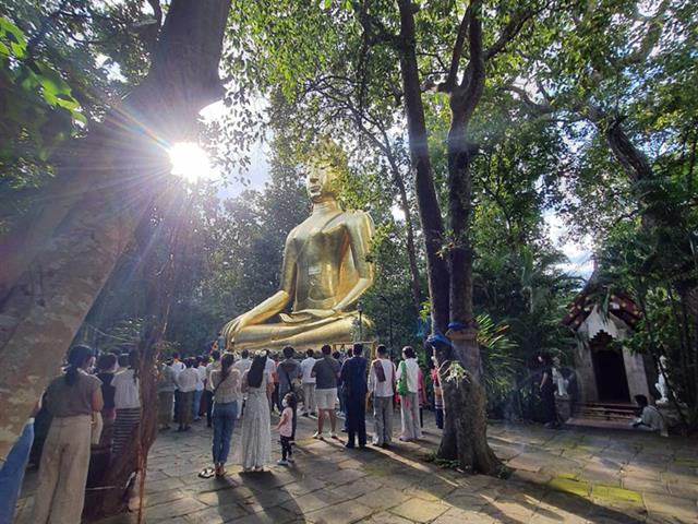 เมื่อวันที่ 6 - 7 พฤศจิกายน  ผศ.อุดม งามเมืองสกุล คณบดีคณะนิติศาสตร์ พร้อมด้วยผู้บริหาร  คณาจารย์ บุคลากร​ นิสิตและศิษย์เก่า​ร่วมงานปั่นฝ่ายสายบุญจุลกฐินสามัคคี ณ วัดอนาลโยทิพยาราม (ดอยบุษราคัม) อ.เมือง จ.พะเยา เพื่อสืบสานงานประเพณีอันดีงาม เพื่อน้อมนำถวายผ้ากฐินแด่พระภิกษุผู้อยู่จำพรรษา