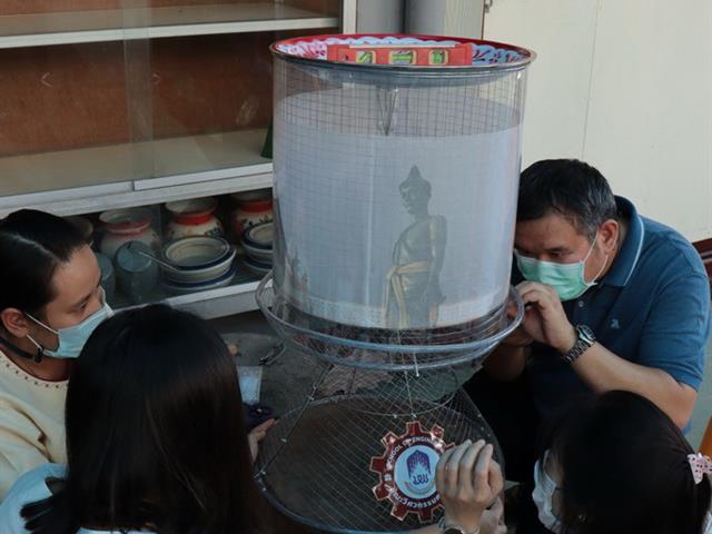 โคมผัด