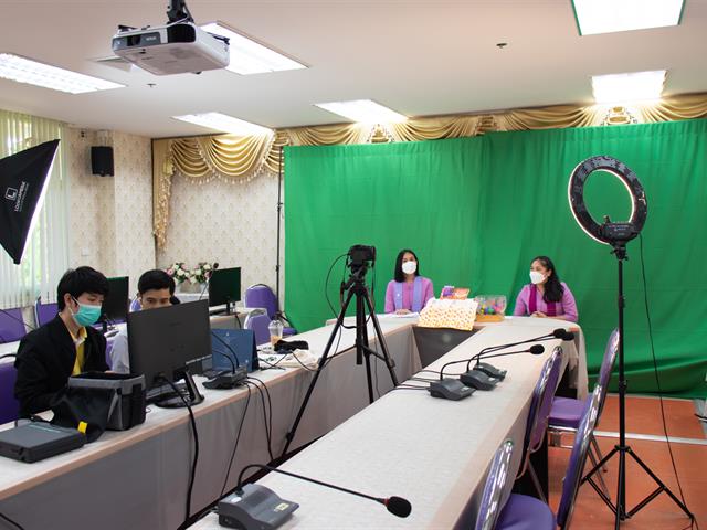 สโมสรนิสิตคณะศิลปศาสตร์ ร่วมกับ หน่วยกิจการนิสิต คณะศิลปศาสตร์ จัดกิจกรรม Live Facebook การจับรางวัลผู้โชคดีจากกิจกรรม “กิจกรรมในดวงใจ ศิลปศาสตร์”